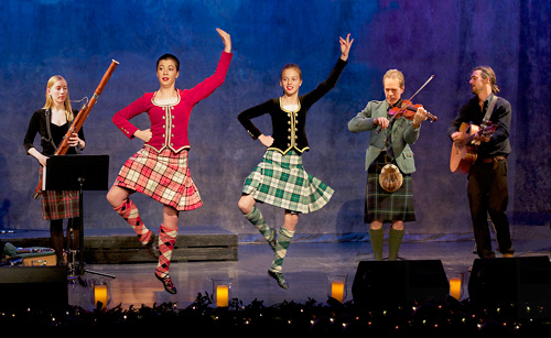 Jamie-&amp;-Dancers-Christmas-5-Low-res