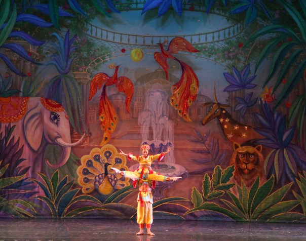 11-moscow-ballet-chinese-variation-set-design-valentin-federov