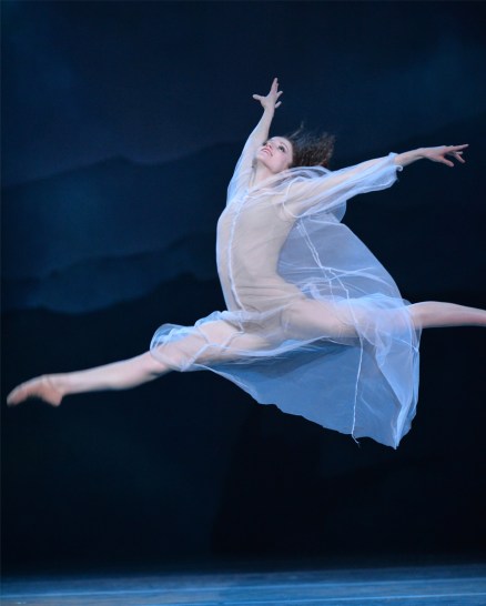 Charlotte Ballet_Sasha Janes Wuthering Heights_ Chelsea Dumas_photo by Peter Zay