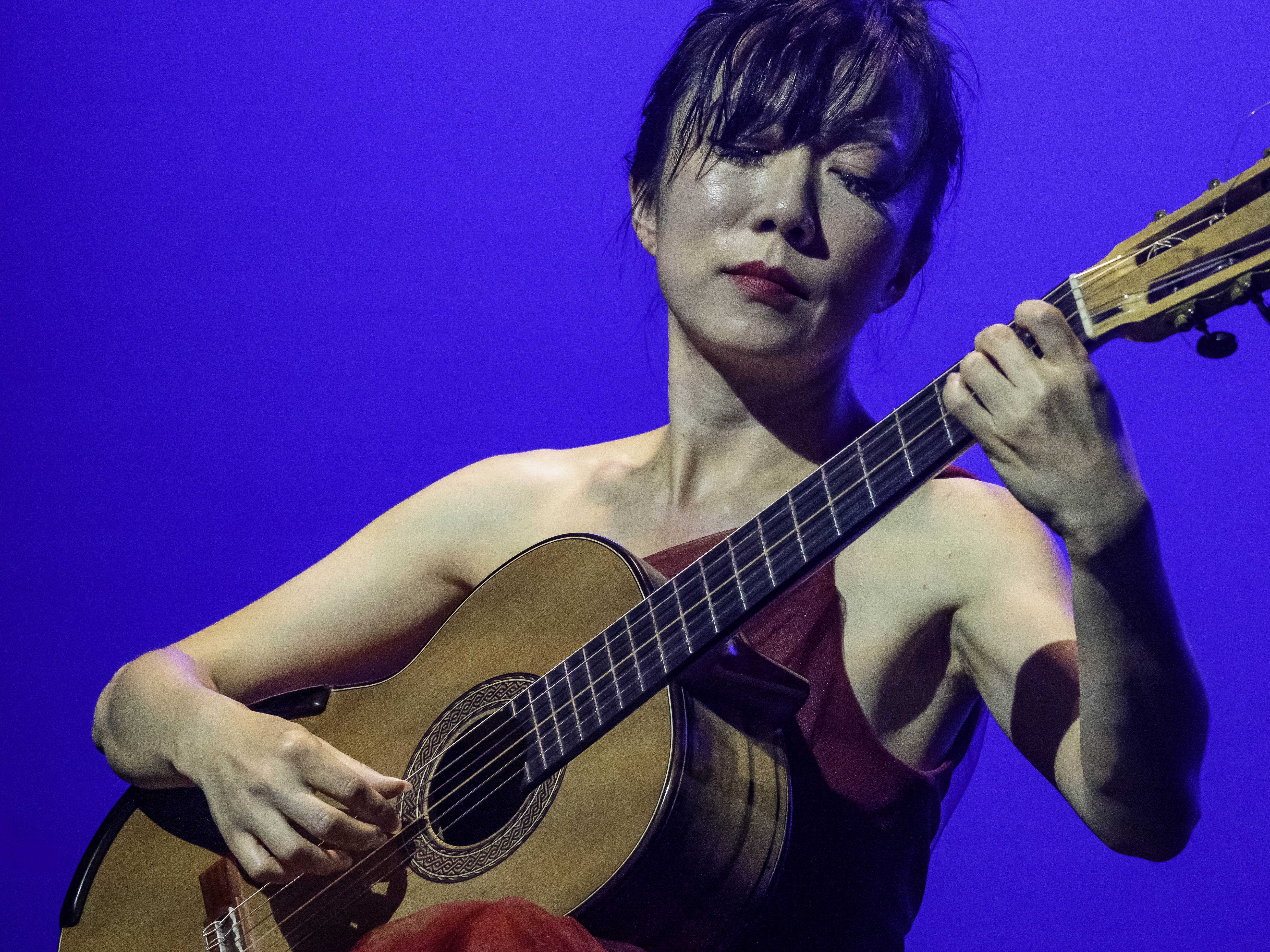 Xuefei Yang Thrusts Herself Into the Classical Vanguard | Art on My Sleeve